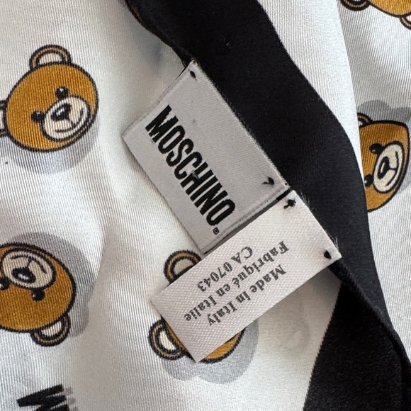 NWOT - Authentic - Moschino Bear Print Scarf in White and Black 100% Silk - Picture 4 of 5